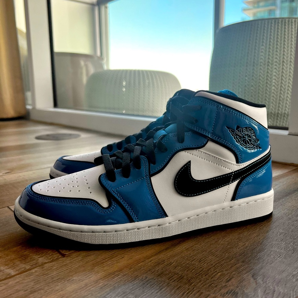 Air Jordan 1 Mid SE